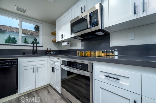 Detail Gallery Image 4 of 17 For 23306 La Mar #C,  Mission Viejo,  CA 92691 - 2 Beds | 2/1 Baths