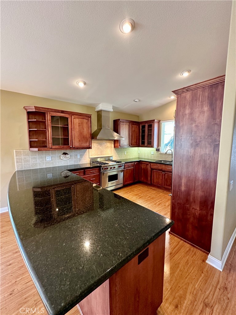 https://media.crmls.org/medias/6e9b5614-2732-4f60-b274-fb30dc26460b.jpg?preset=X-Large