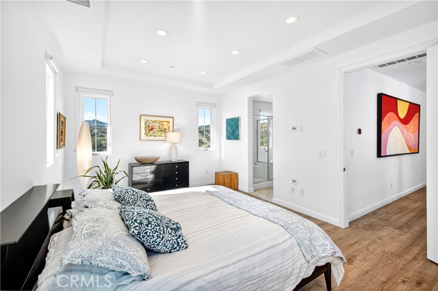 Detail Gallery Image 20 of 26 For 20851 W Acorn Circle, Porter Ranch,  CA 91326 - 4 Beds | 3 Baths