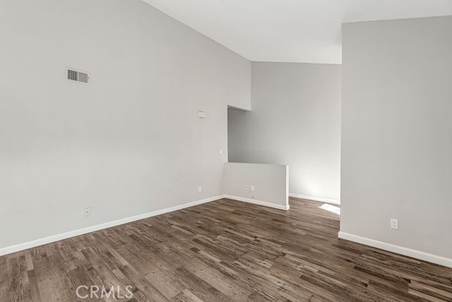 Detail Gallery Image 6 of 22 For 16465 Green Tree, Victorville,  CA 92395 - 2 Beds | 2 Baths