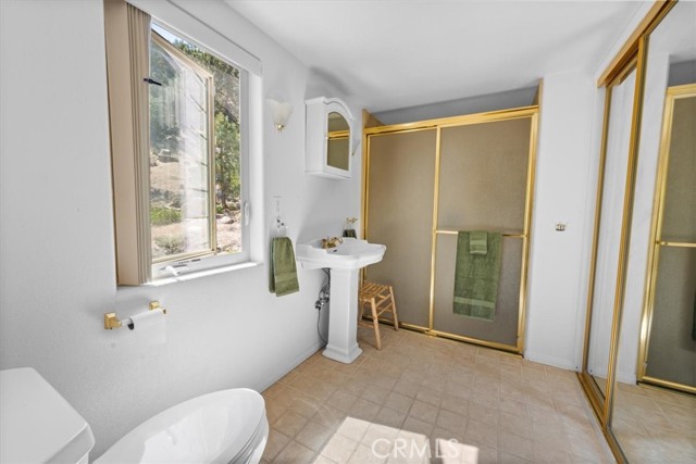 38512 North Shore Drive, Fawnskin CA: https://media.crmls.org/medias/6e9d1dfc-3f3d-4e57-bbb1-c188dea4de1b.jpg