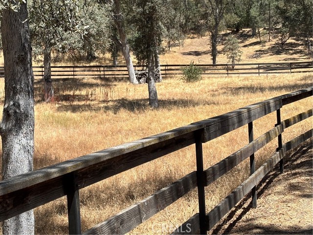 4060 Indian Peak Road, Mariposa CA: https://media.crmls.org/medias/6e9dab4d-aa0c-4bd6-b659-f8180cff5e63.jpg