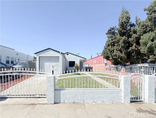 2109 E 113th Street, Los Angeles CA: https://media.crmls.org/medias/6e9e0e40-ee2b-4148-814d-4e88cb51ed83.jpg