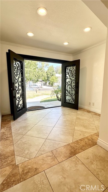 5433 Beeler Avenue, Woodland Hills CA: https://media.crmls.org/medias/6e9eecb3-e3a3-4e31-9e26-f25811f7dba0.jpg