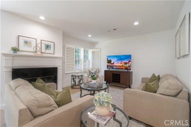 Detail Gallery Image 21 of 45 For 5840 White Oak Ave, Encino,  CA 91316 - 3 Beds | 2 Baths