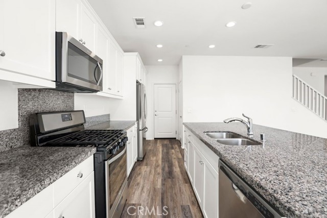 Detail Gallery Image 11 of 39 For 2855 Villa Catalonia Ct, Corona,  CA 92881 - 3 Beds | 2/1 Baths