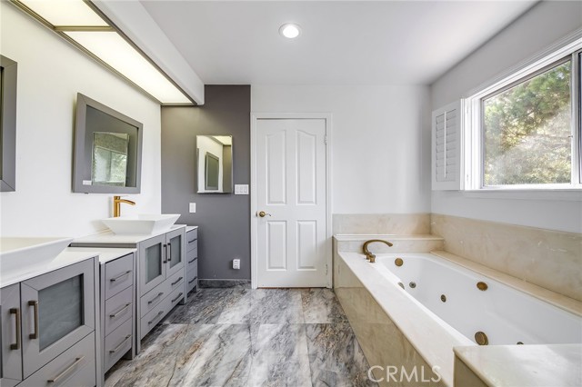 Detail Gallery Image 25 of 36 For 19314 Yolie, Tarzana,  CA 91356 - 4 Beds | 4 Baths