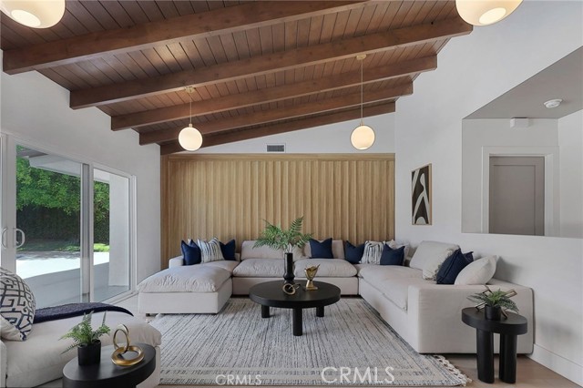 23616 Mariano Street, Woodland Hills CA: https://media.crmls.org/medias/6ea38274-b84e-41e1-aea3-0f1fe30f3f68.jpg