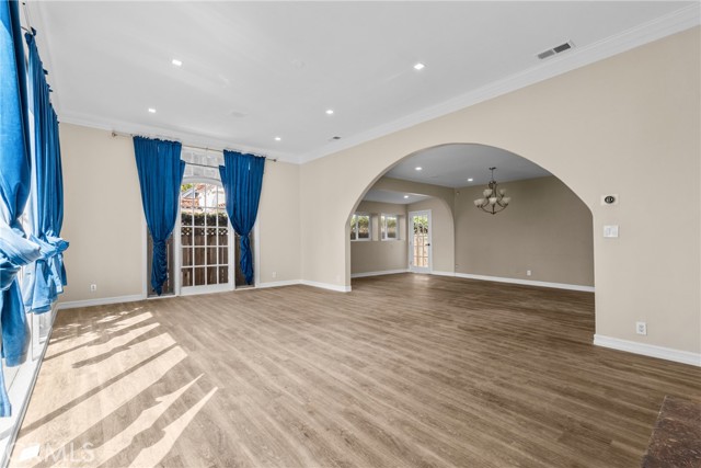 Detail Gallery Image 4 of 28 For 6329 Warner Dr, Los Angeles,  CA 90048 - 3 Beds | 3 Baths