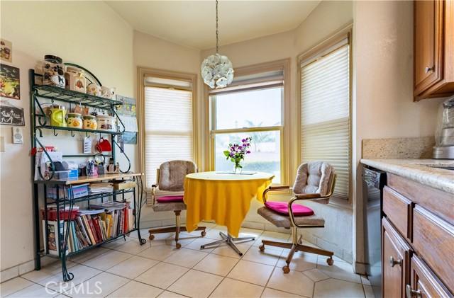 Detail Gallery Image 9 of 27 For 14096 Hillcrest Dr, Fontana,  CA 92337 - 3 Beds | 2 Baths