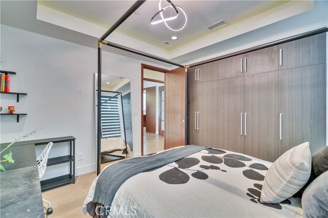 719 1st Place, Hermosa Beach CA: https://media.crmls.org/medias/6ea4b5f2-4a30-4560-a549-69c6f33630ef.jpg
