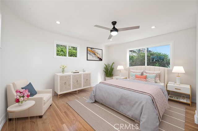Top level bedroom
* virtually staged