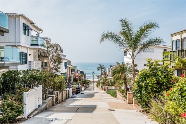 232 20th Street, Manhattan Beach, California 90266, 5 Bedrooms Bedrooms, ,5 BathroomsBathrooms,Residential,Sold,20th,SB17236772