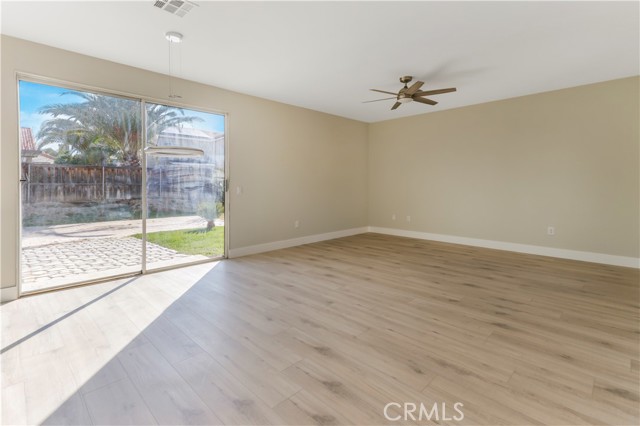 Detail Gallery Image 8 of 27 For 242 Spinnaker, San Jacinto,  CA 92583 - 4 Beds | 3 Baths