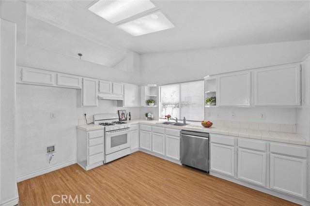 Detail Gallery Image 19 of 37 For 3061 Hampton, Hemet,  CA 92545 - 5 Beds | 2 Baths