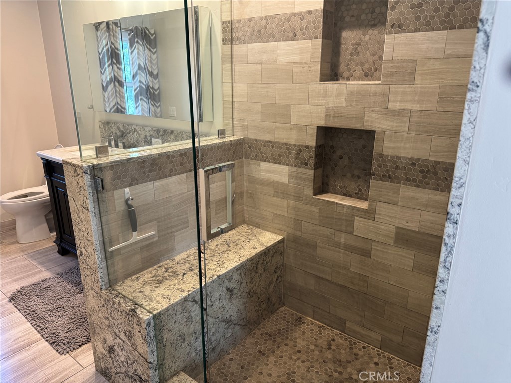 https://media.crmls.org/medias/6eaa446a-8f0d-4a5e-b35f-8486d864d9d8.jpg?preset=X-Large