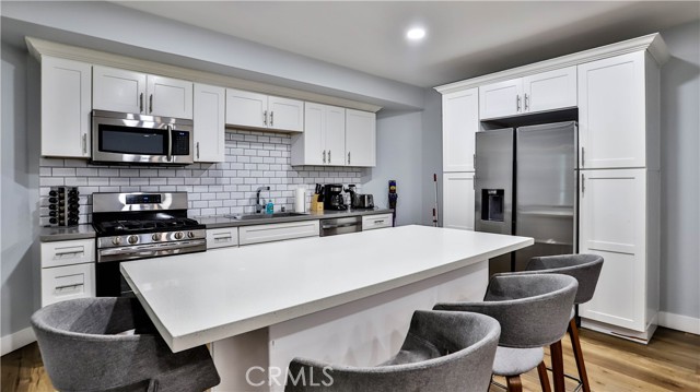408 S Flower Street, Santa Ana CA: https://media.crmls.org/medias/6eaa749c-6dab-4ff4-b850-a6beeb52ae06.jpg
