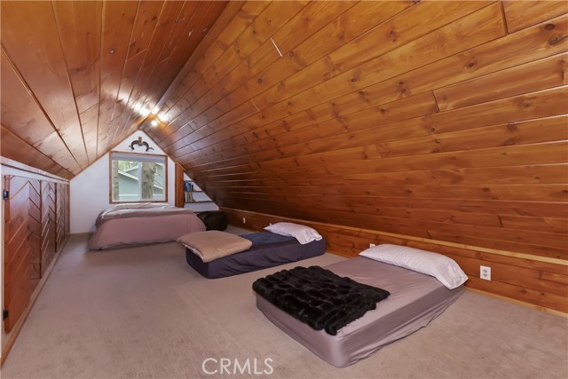 220 Angeles Boulevard, Big Bear City CA: https://media.crmls.org/medias/6eaa75fd-fa15-4443-889d-641fd10cfe71.jpg