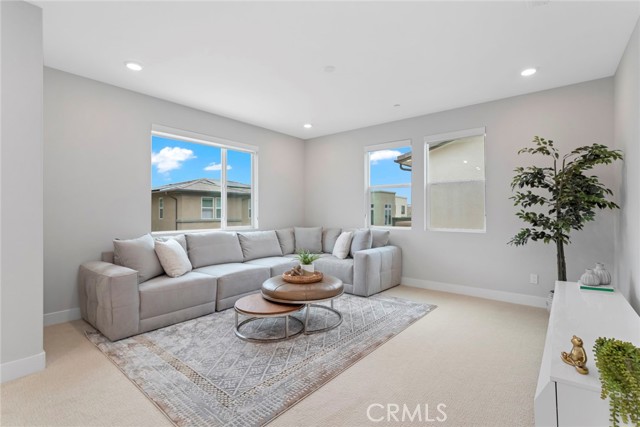 Detail Gallery Image 24 of 74 For 27018 California Ct, Valencia,  CA 91381 - 4 Beds | 4/1 Baths