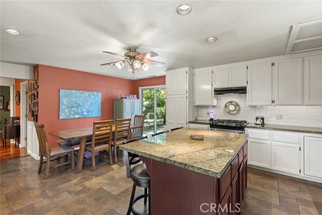 Detail Gallery Image 8 of 27 For 3123 Michael Way, Chico,  CA 95973 - 3 Beds | 2 Baths