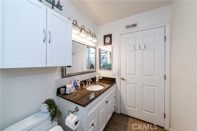 Detail Gallery Image 14 of 23 For 15955 Alta Vista Dr #C,  La Mirada,  CA 90638 - 1 Beds | 1 Baths