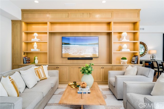 Detail Gallery Image 16 of 45 For 526 Riverside Ave, Newport Beach,  CA 92663 - 5 Beds | 6/1 Baths