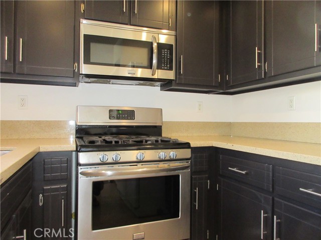 Detail Gallery Image 11 of 25 For 7330 Eton Ave #203,  Canoga Park,  CA 91303 - 2 Beds | 2 Baths