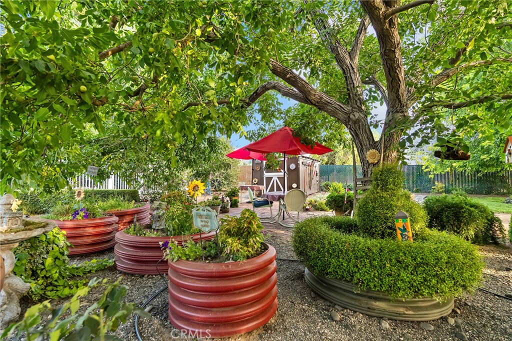 https://media.crmls.org/medias/6eaf6046-3fbf-4ffc-8504-8c48f9a735c4.jpg?preset=X-Large