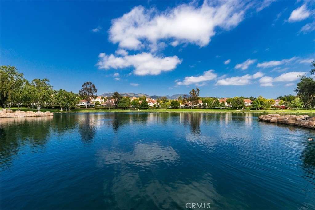 https://media.crmls.org/medias/6eaf6aac-f5e0-46dc-a4a0-a8d754d5188a.jpg?preset=X-Large