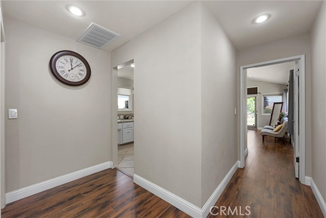 Detail Gallery Image 24 of 73 For 4712 Panorama Dr, Bakersfield,  CA 93306 - 4 Beds | 2/1 Baths