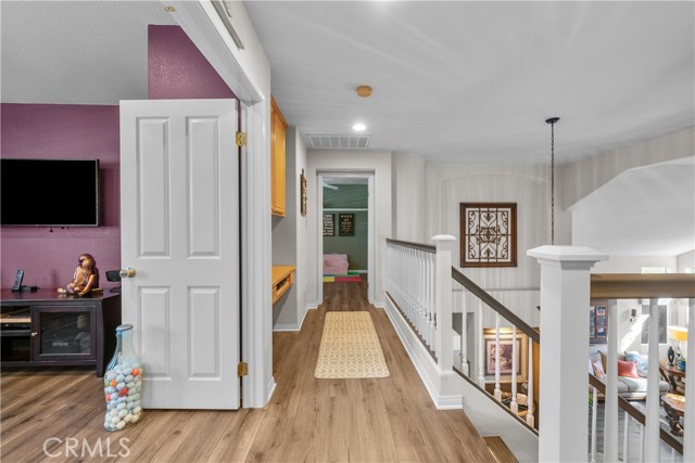 Detail Gallery Image 21 of 56 For 21736 Redwood Canyon, Saugus,  CA 91390 - 4 Beds | 4 Baths