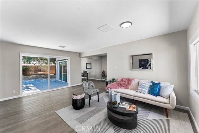Detail Gallery Image 4 of 40 For 38634 Carolside Ave, Palmdale,  CA 93550 - 4 Beds | 2 Baths