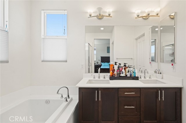 Detail Gallery Image 24 of 42 For 12827 W Hemingway Dr, San Fernando,  CA 91340 - 4 Beds | 2/1 Baths