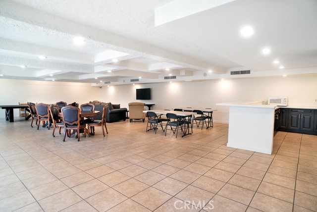 Detail Gallery Image 16 of 17 For 21650 Burbank #115,  Woodland Hills,  CA 91367 - 2 Beds | 2 Baths