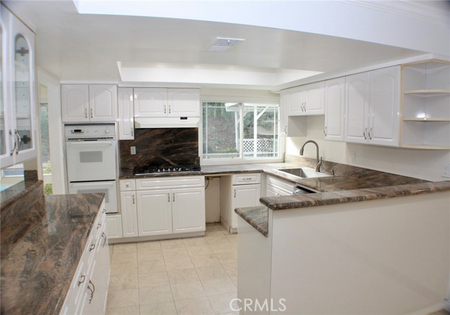 21740 Ulmus Drive, Woodland Hills CA: https://media.crmls.org/medias/6eb59496-c224-45c6-8e8d-88d8ef09fc9a.jpg