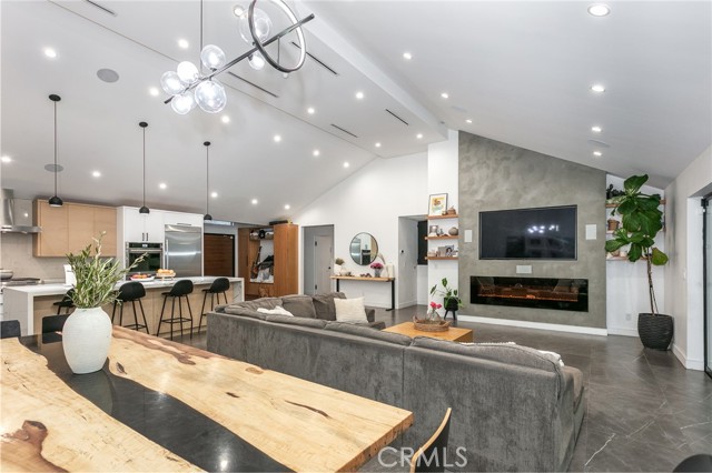 Detail Gallery Image 7 of 36 For 7127 Forest Hills Rd, West Hills,  CA 91307 - 4 Beds | 4/1 Baths