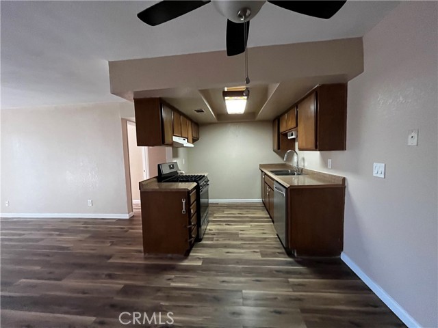 Detail Gallery Image 3 of 10 For 2469 W Acacia Ave, Hemet,  CA 92545 - 2 Beds | 2 Baths