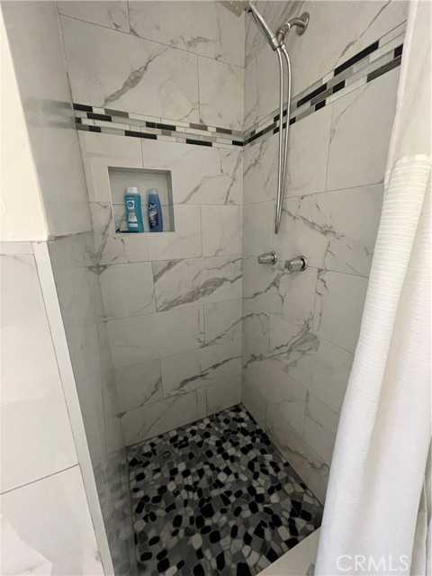 10443 Woodley Avenue, Granada Hills CA: https://media.crmls.org/medias/6eb7b7cc-0eba-4cd6-8c51-e914988a1f26.jpg