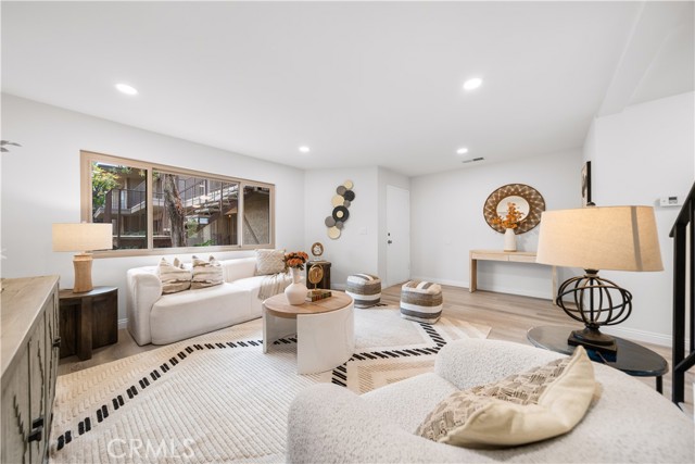 Detail Gallery Image 2 of 19 For 313 S Almansor St #9,  Alhambra,  CA 91801 - 2 Beds | 1/1 Baths