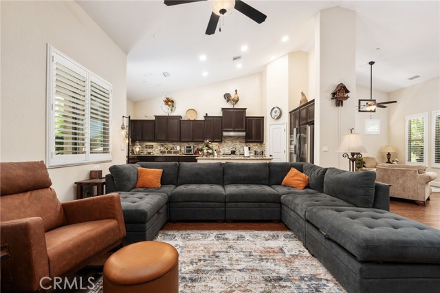 3236 Ashcroft Avenue, Clovis CA: https://media.crmls.org/medias/6eb85765-5016-45c7-adf1-39a1cfdf1db1.jpg
