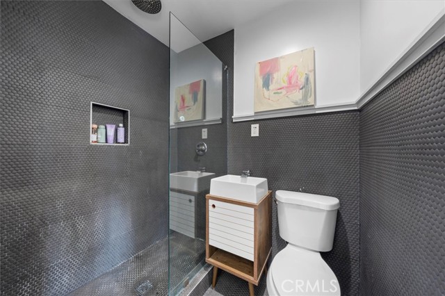 1012 10th Street, Manhattan Beach CA: https://media.crmls.org/medias/6eb91476-5f22-4f1f-9250-1380c025903c.jpg