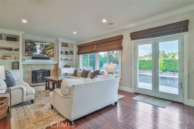 3220 Versaille Court, Thousand Oaks CA: https://media.crmls.org/medias/6eb9e656-0cc1-4141-85dd-00fba3da3bb2.jpg