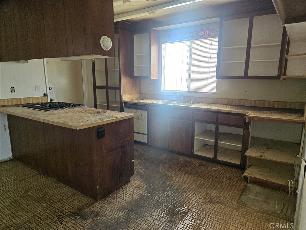 https://media.crmls.org/medias/6eb9ef7a-4717-41fd-a97c-50c501ee1dec.jpg?preset=X-Large