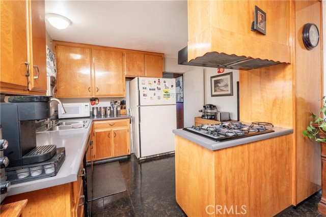 2996 Gladstone Street, Pomona CA: https://media.crmls.org/medias/6eb9f18d-7f4f-4da3-ae5c-abdbed96013e.jpg
