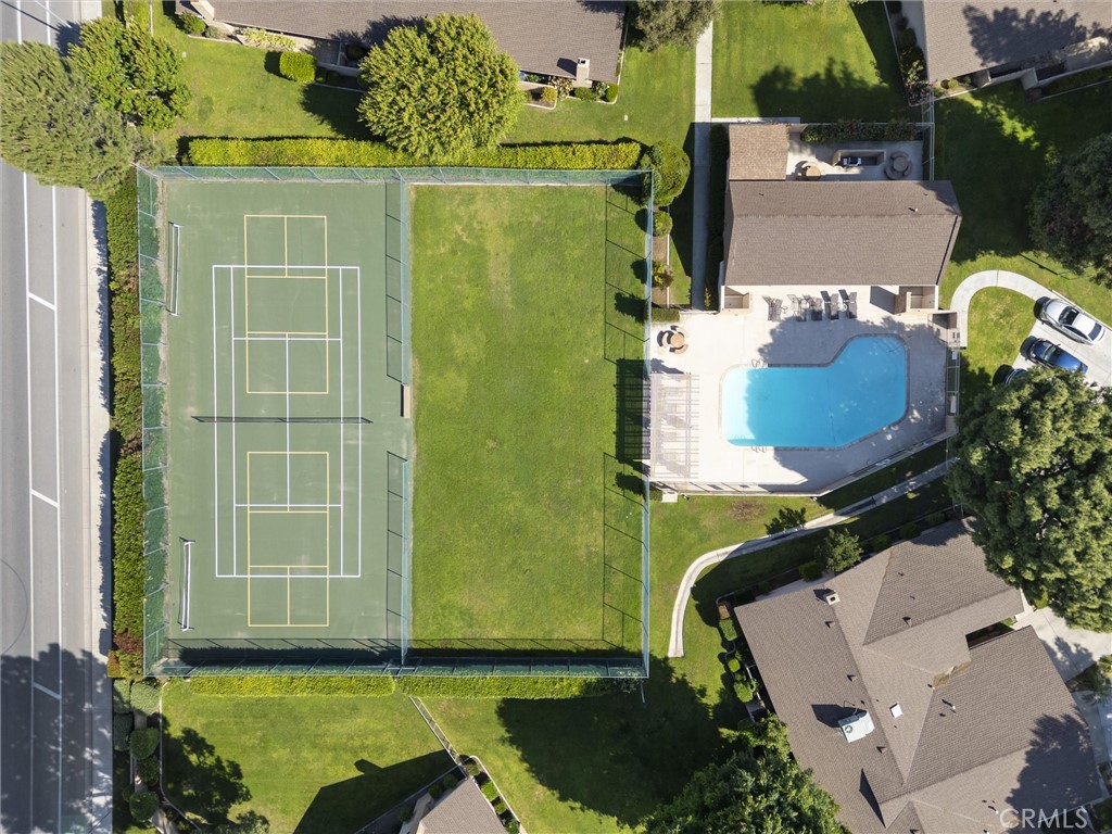 https://media.crmls.org/medias/6ebaa5d2-ce6d-4a3a-98de-a9f2b0885f7f.jpg?preset=X-Large
