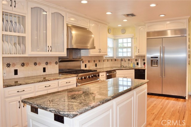 2024 N Kenwood Street, Burbank CA: https://media.crmls.org/medias/6ebb255d-4ed5-4878-8dd3-b30fbbd2ba6f.jpg