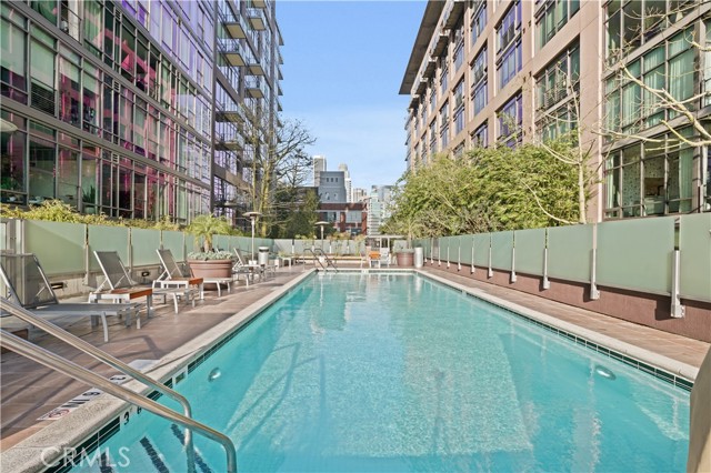 1111 S Grand Avenue, Los Angeles CA: https://media.crmls.org/medias/6ebb8aae-9882-438c-af17-2cfed5b0dd82.jpg
