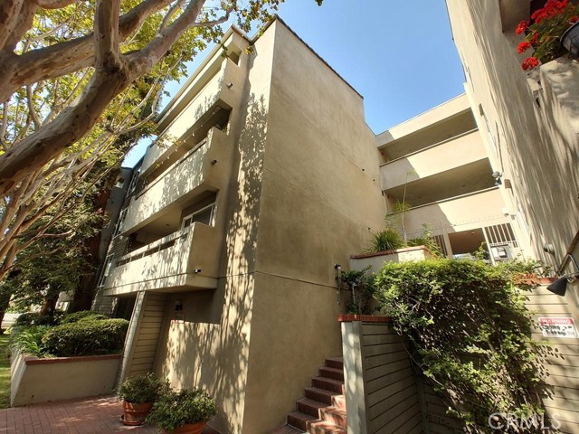 1888 Greenfield Avenue, Los Angeles CA: https://media.crmls.org/medias/6ebbd583-2de7-4806-92a2-21801f16a7b3.jpg