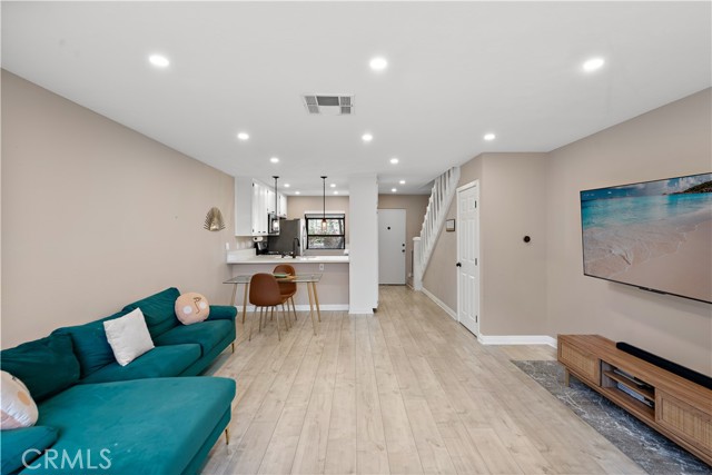 Detail Gallery Image 2 of 28 For 12750 Centralia St #215,  Lakewood,  CA 90715 - 2 Beds | 1 Baths