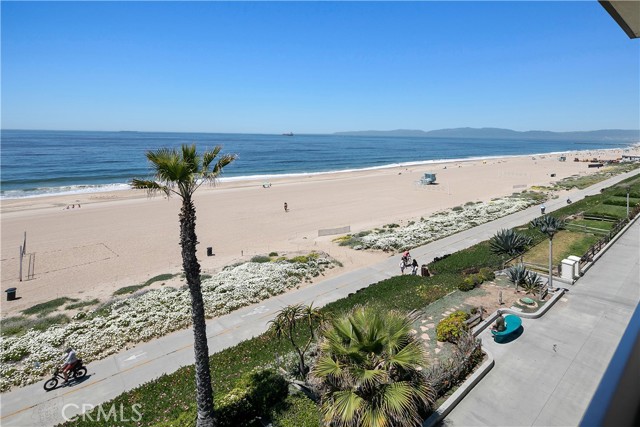 3216 The Strand, Manhattan Beach, California 90266, 5 Bedrooms Bedrooms, ,4 BathroomsBathrooms,Residential,For Sale,The Strand,SB24031051